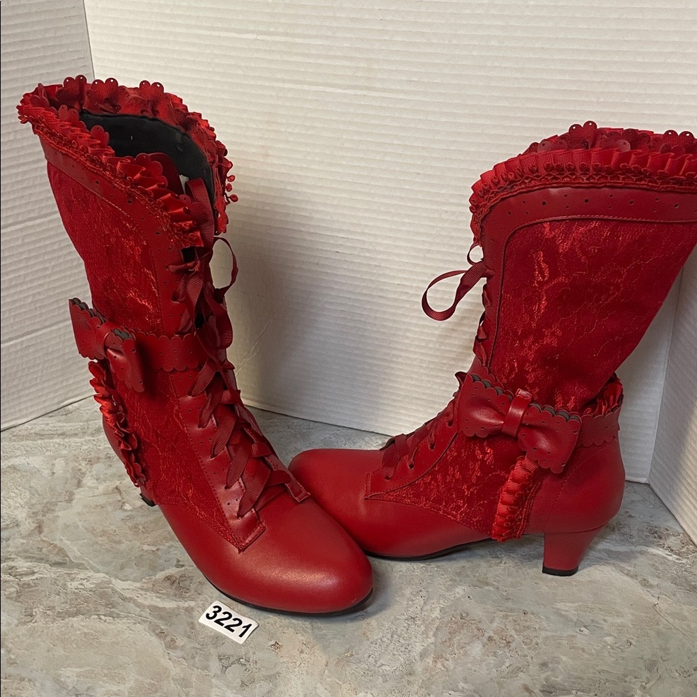 Ladies Victorian style boot - Picture 2 of 9